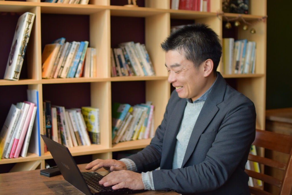 インタビュー中の坂根様